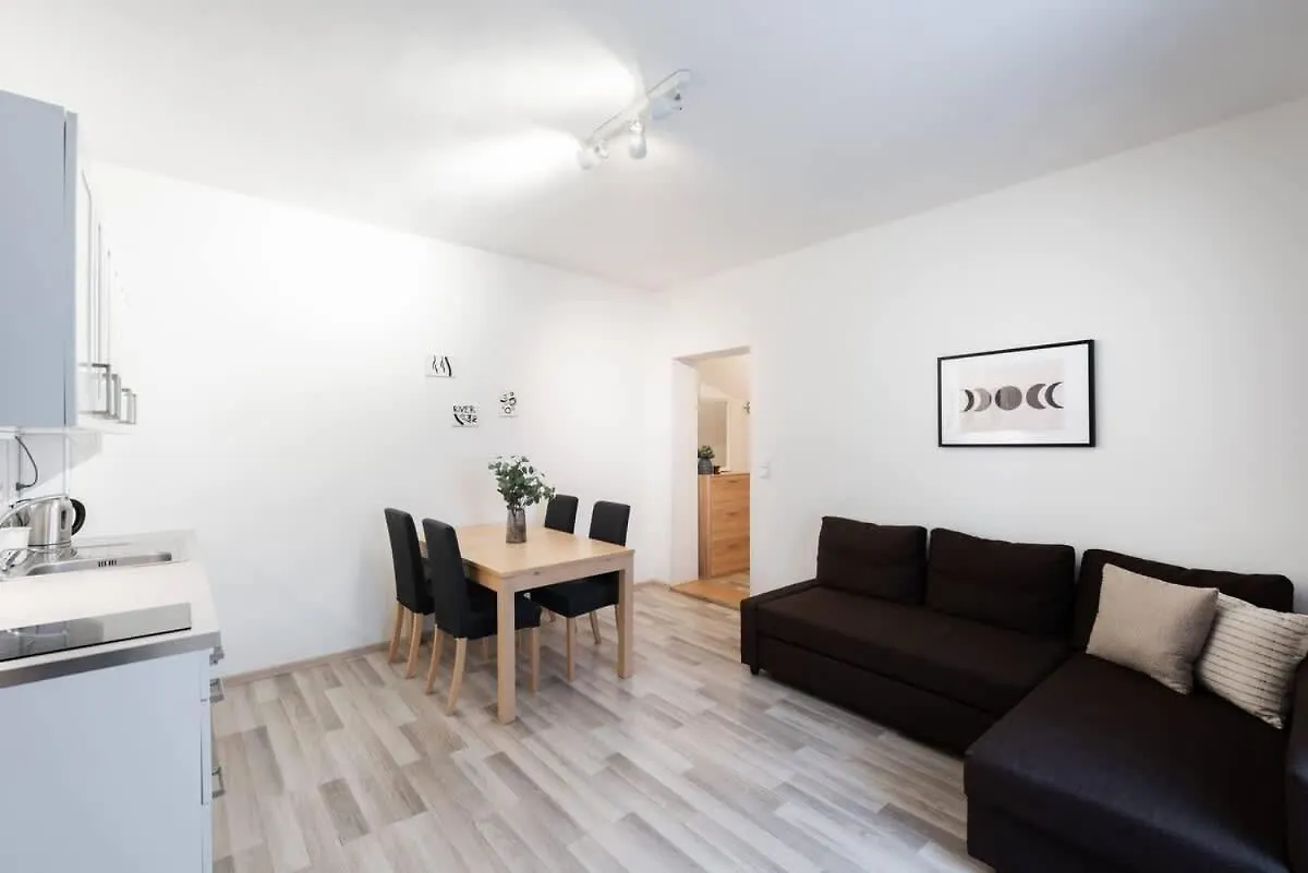 Charming Spacious Apartment In Central פראג