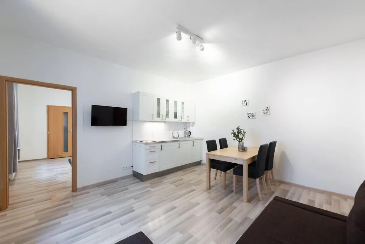 Charming Spacious Apartment In Central פראג